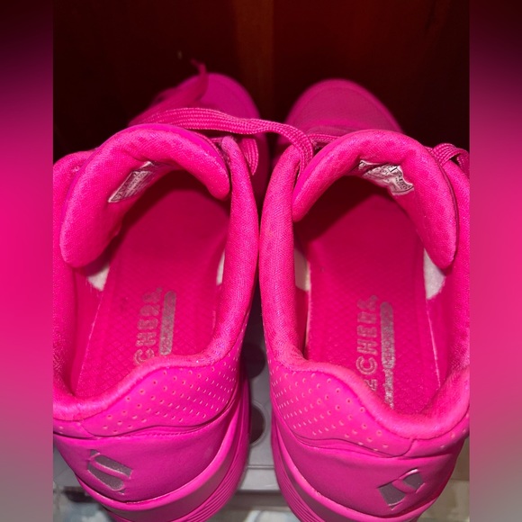 SKECHERS WOMAN SIZE 7 UNO NIGHT SHADES 💗 Color is HOT PINK - Picture 5 of 10